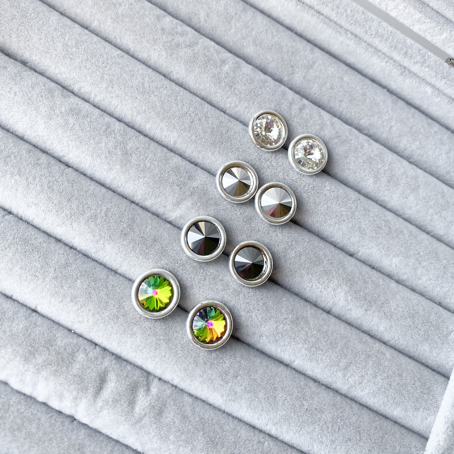 Round Studs