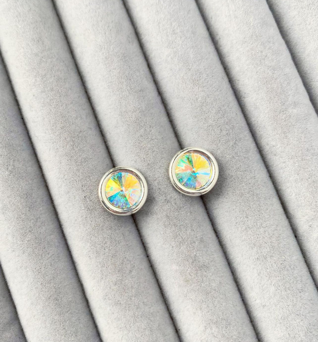 Round Studs
