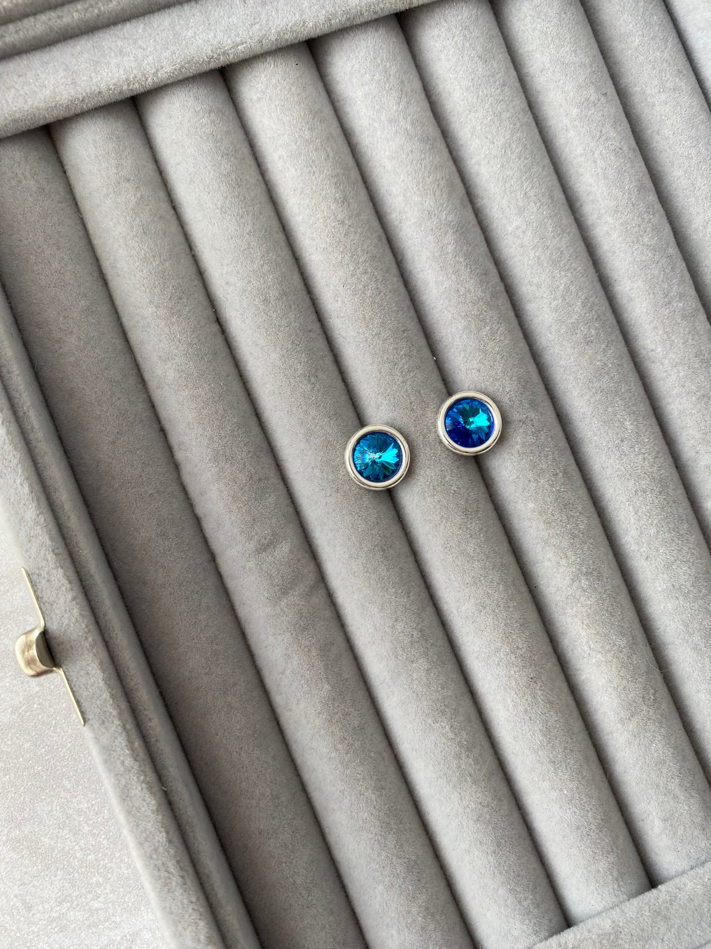 Round Studs
