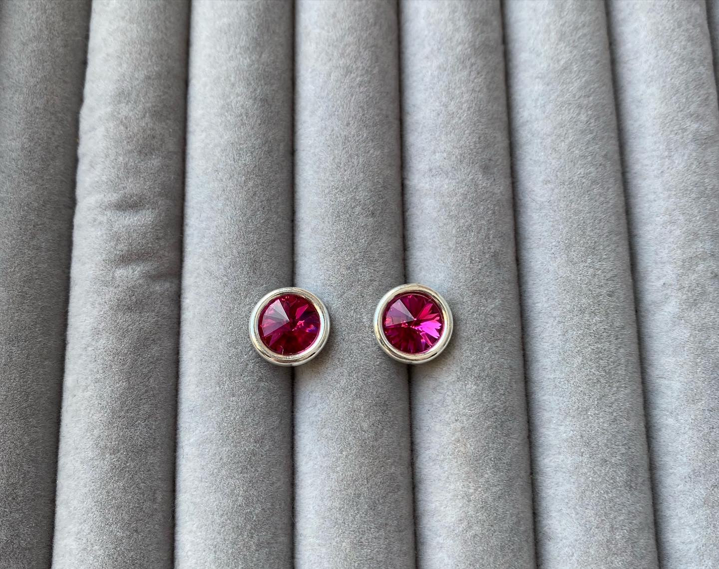 Round Studs