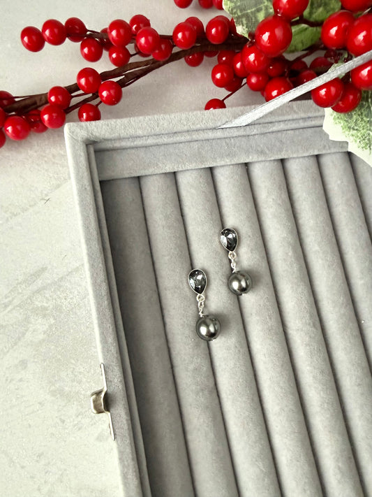 Dee Pearl drop earrings